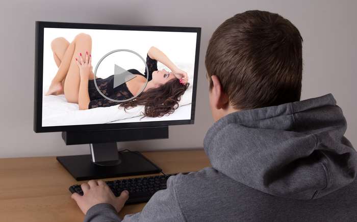 In der Theorie ist Pornografie für Kinder unter 18 Jahren nicht zugänglich zu machen. ( Foto: Adobe Stock -   Di Studio ) 