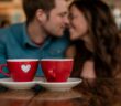 Dating Cafe – Mehr als nur online flirten. (Foto: AdobeStock Curioso.Photography _808221233)