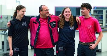Azubi-Interessierte entdecken digitale Lernwelten bei Friedhelm Loh Group (Foto: Friedhelm Loh Group)